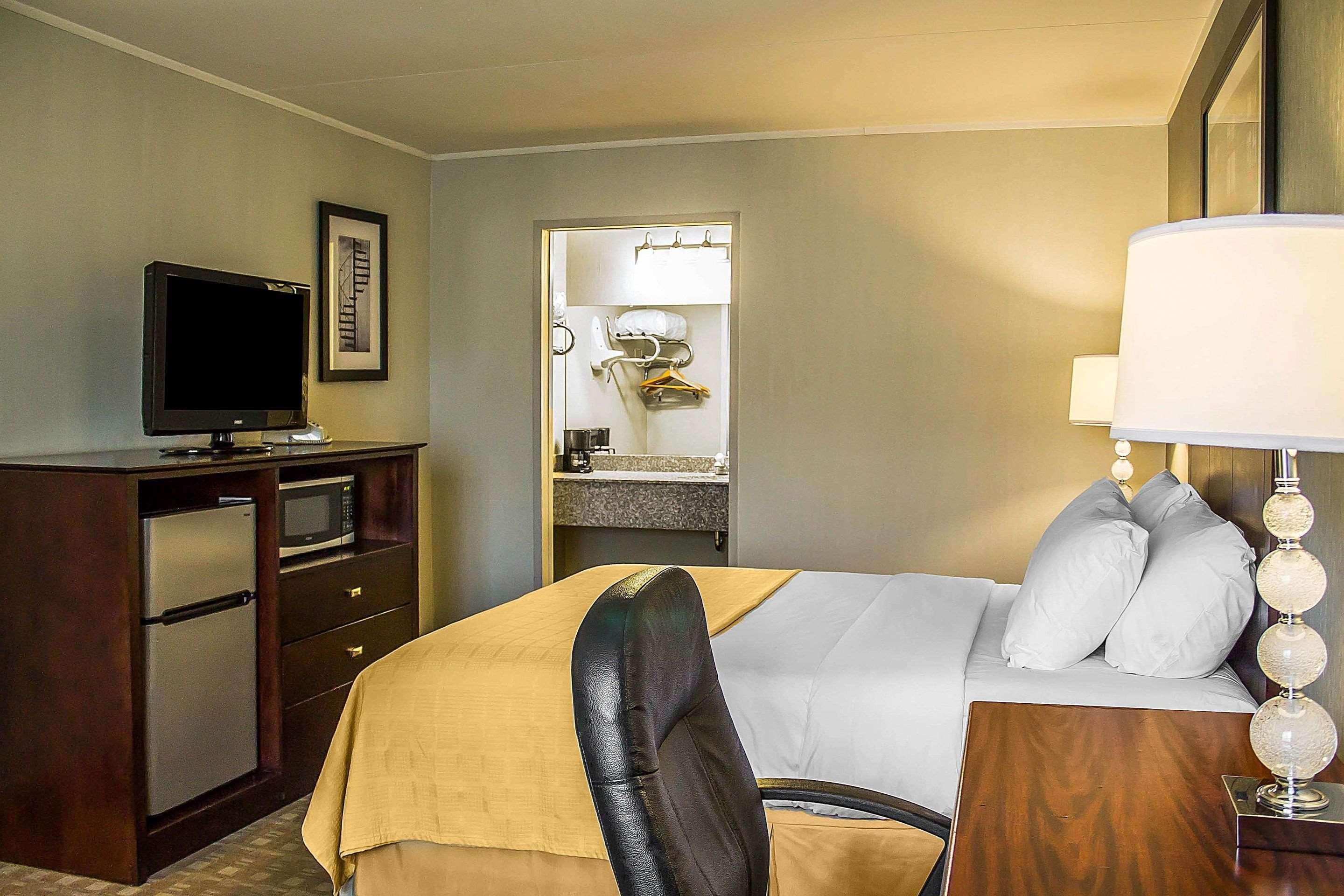 Quality Inn Cambridge Exterior photo