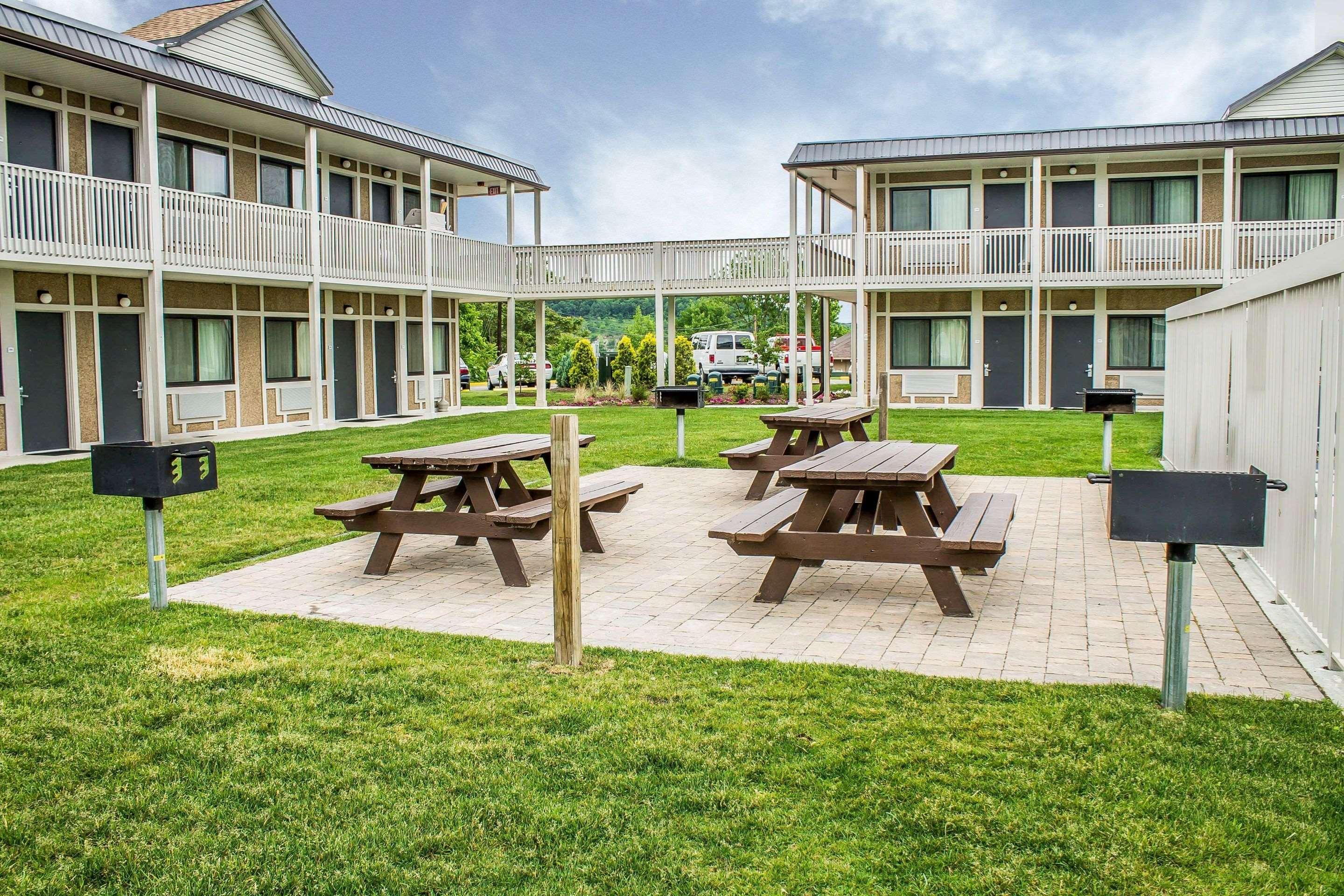 Quality Inn Cambridge Exterior photo